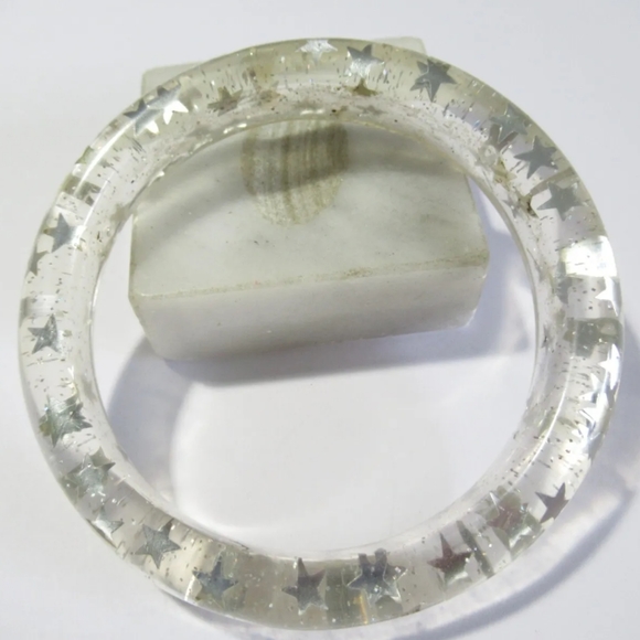 VINTAGE BANGLE BRACELET CLEAR WITH STARS AND GLITTER CONFETTI - Picture 2 of 9